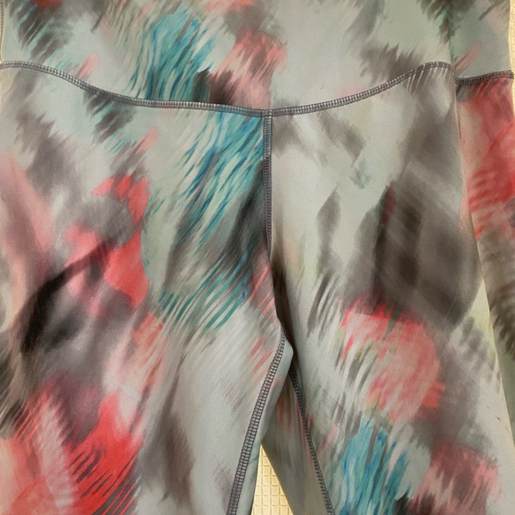 MPG Workout capri Leggings - Picture 3 of 7